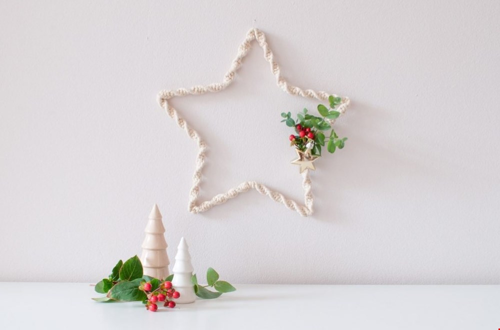 DIY tip 3: kerstkrans macrame wandhanger maken DIY tip 3: kerstkrans macrame wandhanger maken